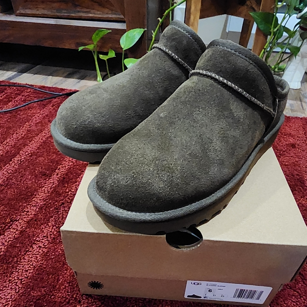 UGG Brown Classic Slipper